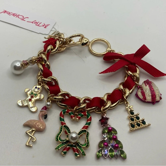 BETSEY JOHNSON Christmas Holiday Charm Bracelet Gold with Red Ribbon NEW NWT - Picture 2 of 4